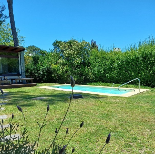 Casa en alquiler sobre Montoya, La Barra.